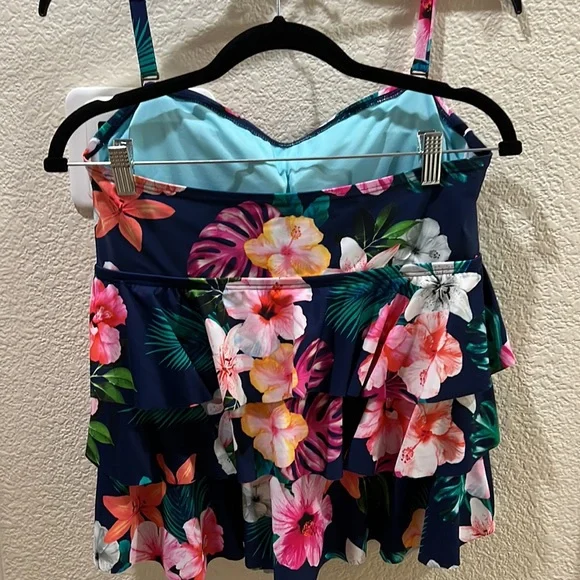 Island Escape Tiered Floral Print Convertible Tankini Top - Picture 4 of 4